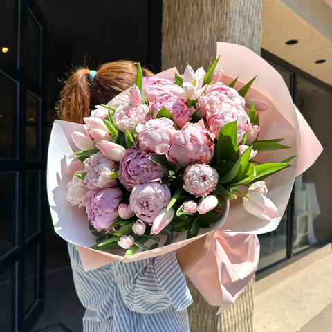 Peony Glow Premium Bouquet